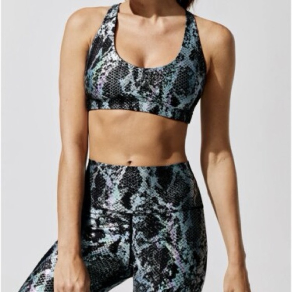 Carbon38 Metallic Snake Contour Cross Back Sports Bra Small